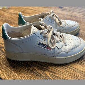 AUTRY MEDALIST White-Turq Sz 39 Like-New